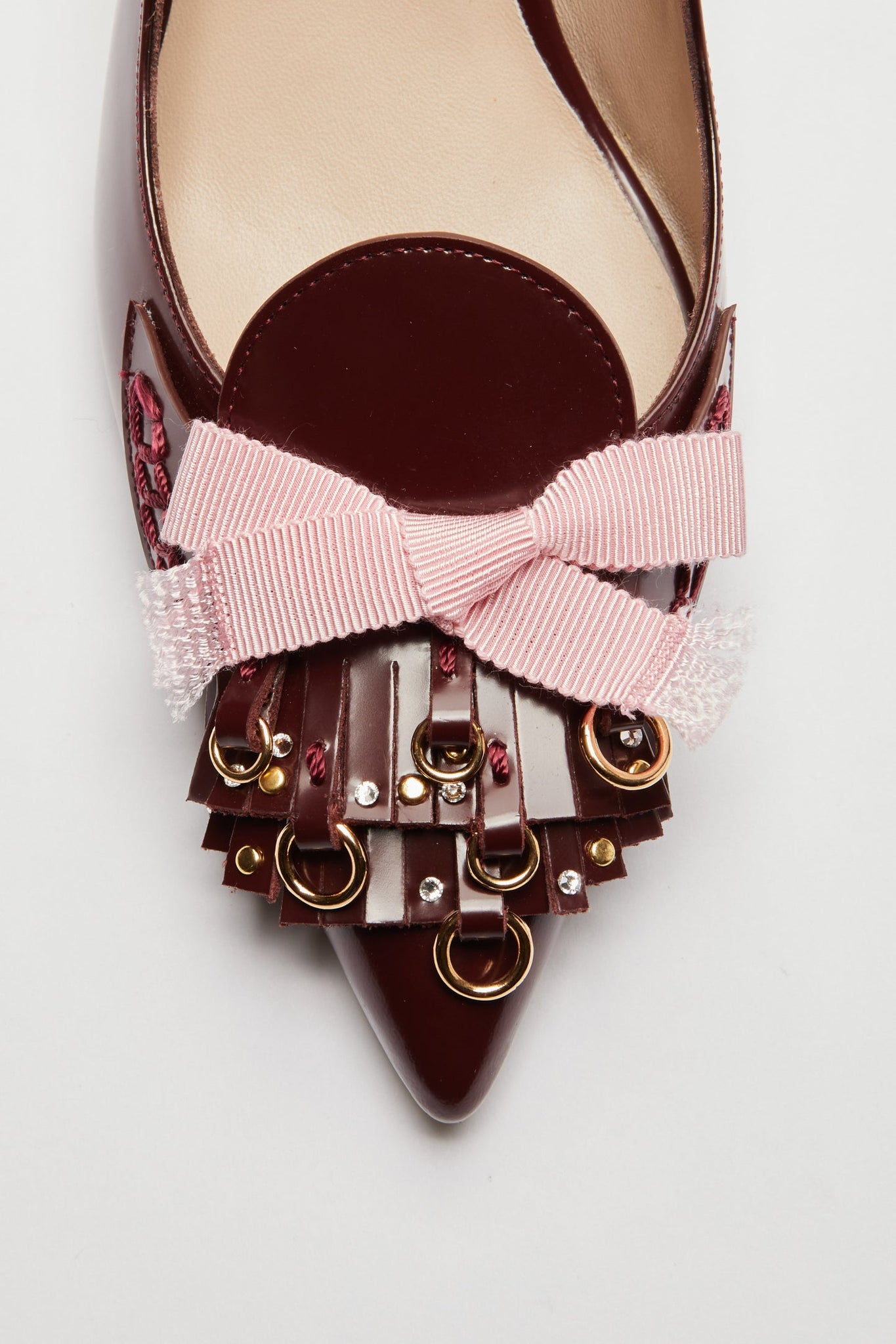 Slingback con frange e borchie bordeaux